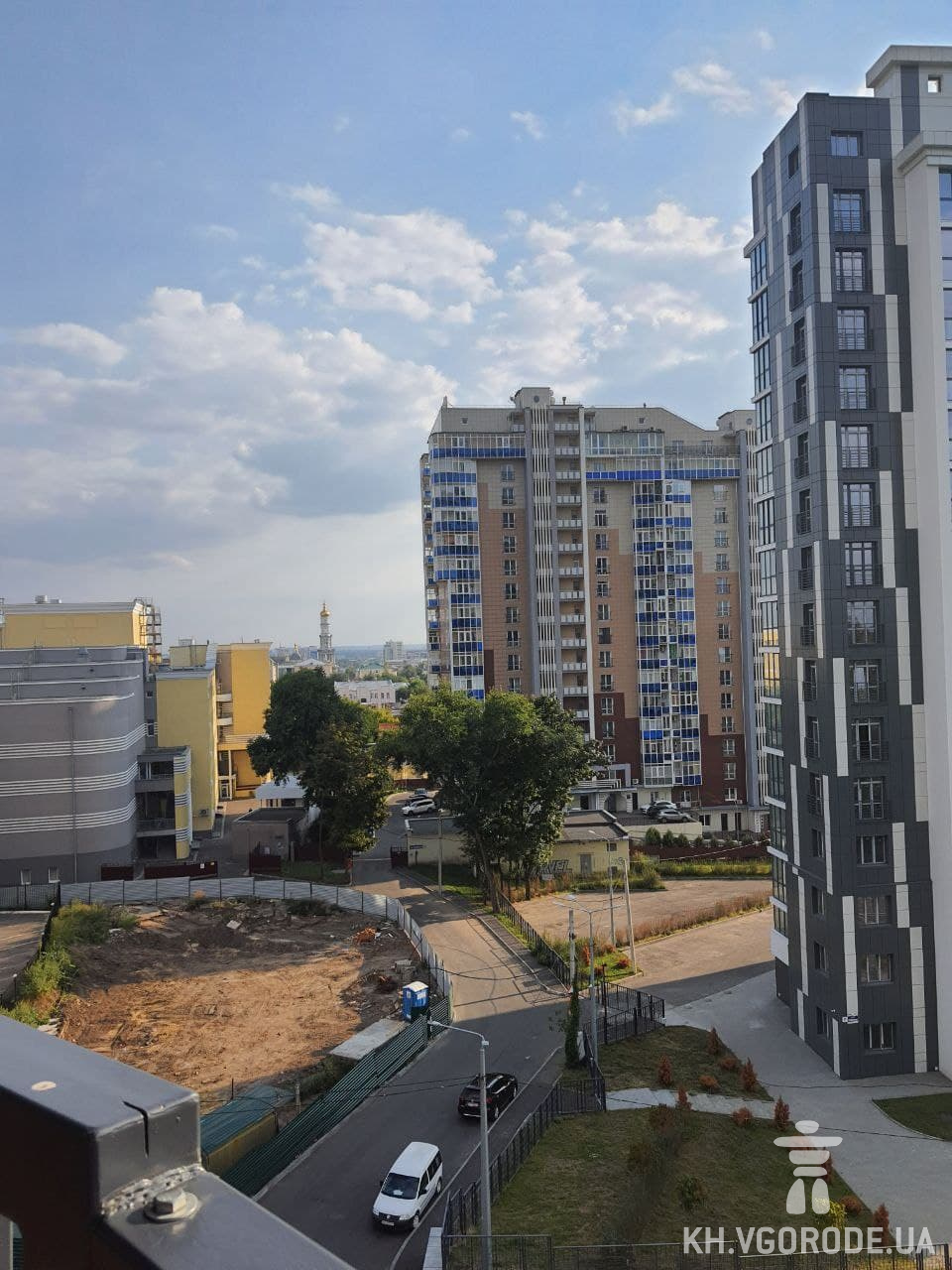 Вместо смотровой площадки: паркинг в центре Харькова стал местом для свиданий и фотосессий фото 2 1