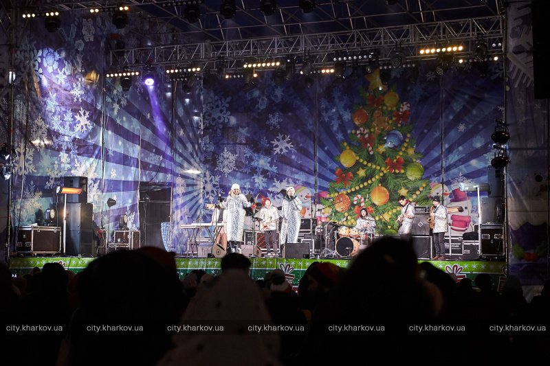 В Харькове зажгли новогоднюю елку 2022.