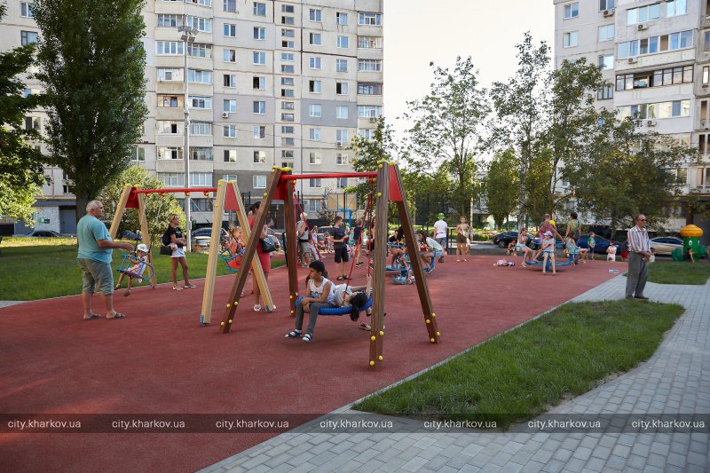 Детские площадки, стритбол, волейбол: на Салтовке открыли новую локацию для отдыха фото 9 8