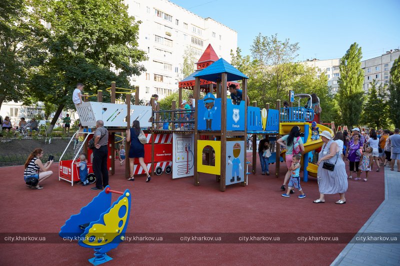 Детские площадки, стритбол, волейбол: на Салтовке открыли новую локацию для отдыха фото 8 7
