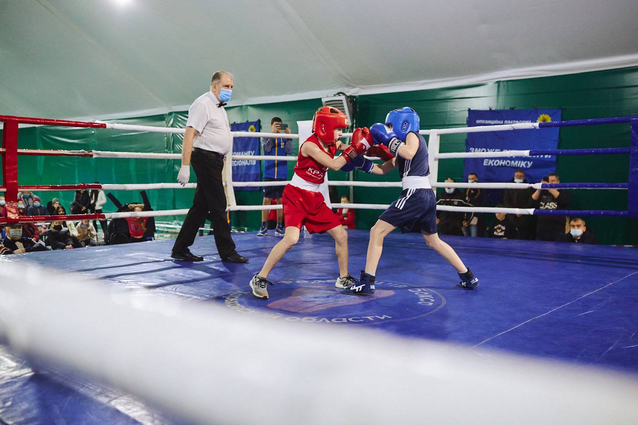 Спортсменам &mdash; от 9 лет: депутаты ОПЗЖ в Харькове поддержали боксерский турнир фото 1