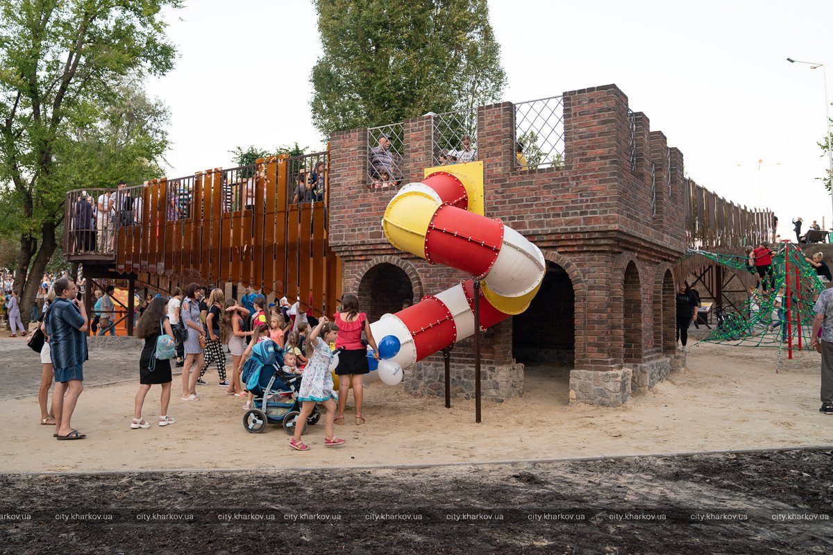 Замок, скалодром, детские площадки: парк "Юность" в Харькове открыли после реконструкции фото 12 11
