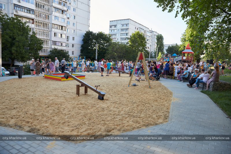 Детские площадки, стритбол, волейбол: на Салтовке открыли новую локацию для отдыха фото 6 5