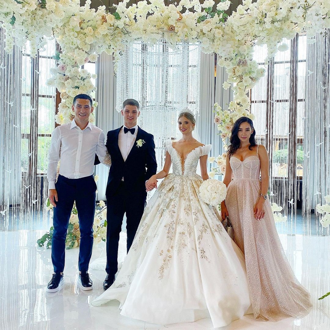 Первые фото со свадьбы: футболист "Шахтера" Валерий Бондарь женился на телеведущей Даше Савиной фото 7 6