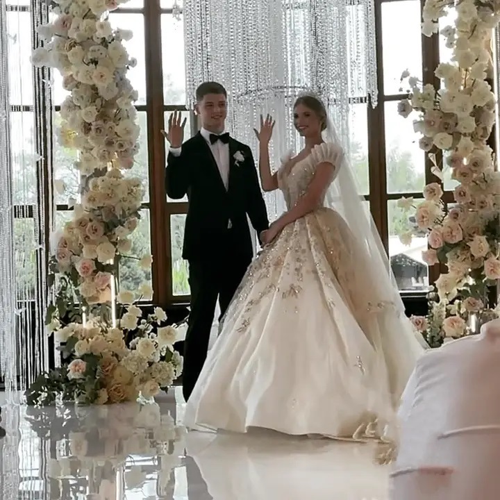 Первые фото со свадьбы: футболист "Шахтера" Валерий Бондарь женился на телеведущей Даше Савиной фото 6 5