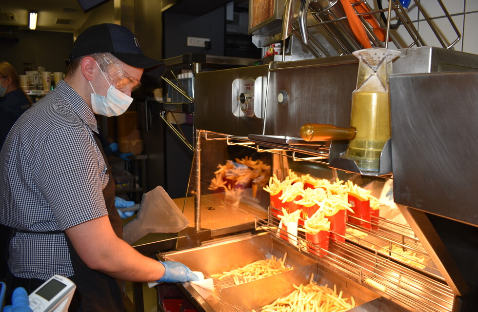 На власні очі: що відбувається на кухні МакДональдз у Харкові