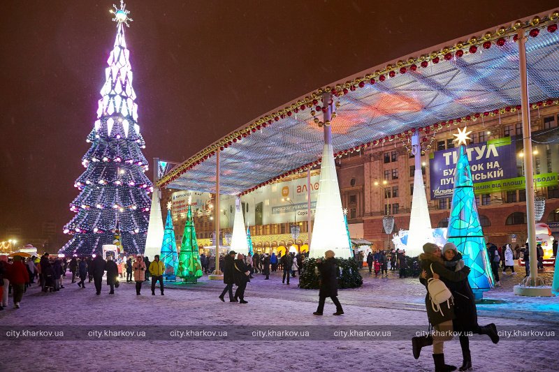 В Харькове зажгли новогоднюю елку 2022.
