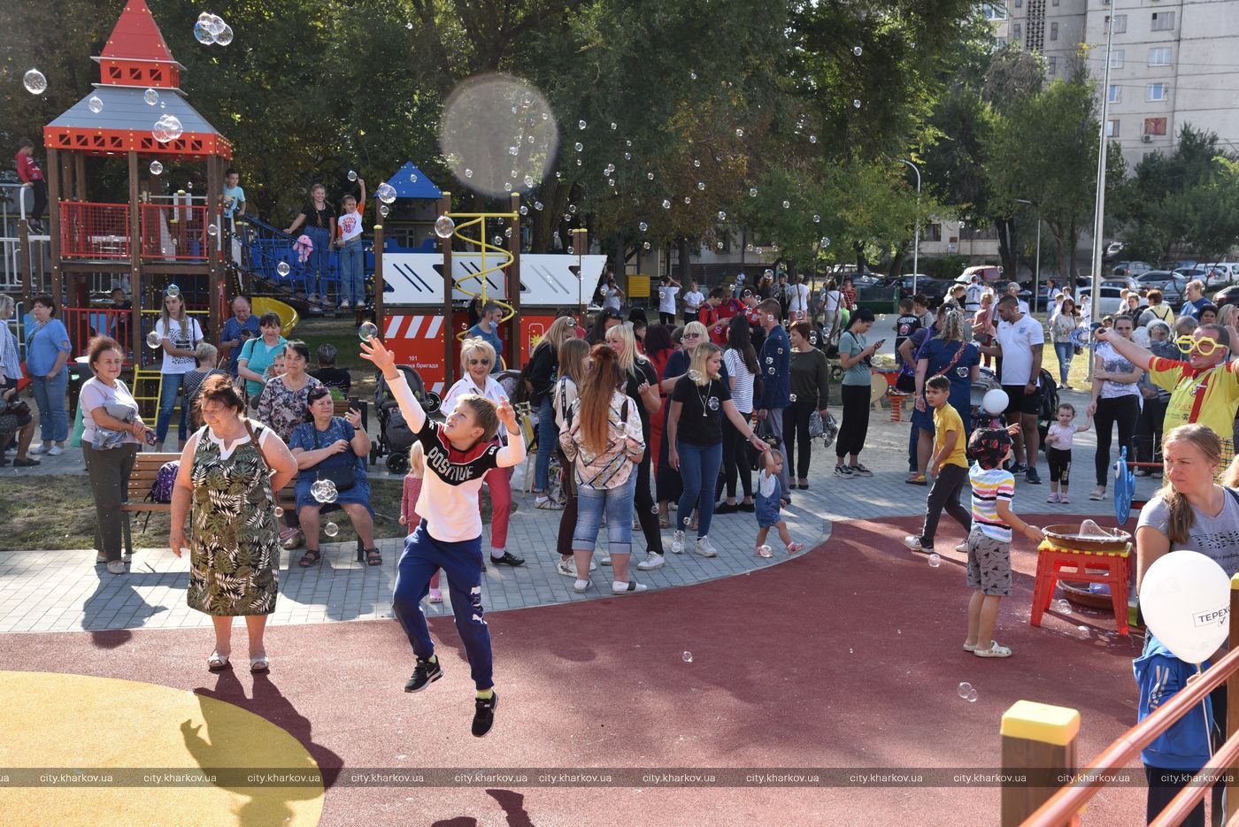 На Салтовке и ХТЗ: в Харькове появились две новые зоны отдыха фото 5 4