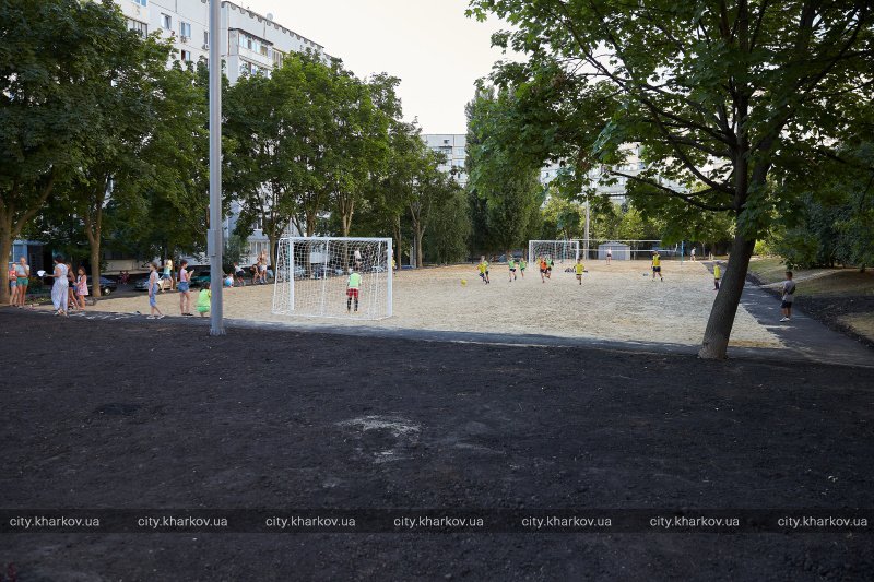 Детские площадки, стритбол, волейбол: на Салтовке открыли новую локацию для отдыха фото 7 6