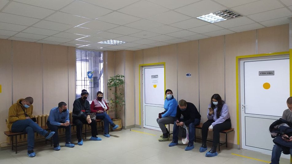 Из-за гололедицы в Харькове в травматологическую больницу обратились 79 человек.