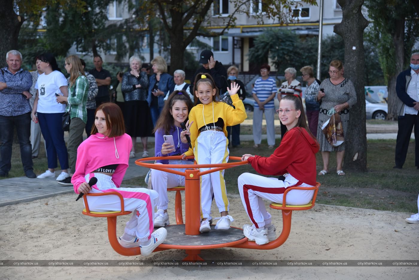 На Салтовке и ХТЗ: в Харькове появились две новые зоны отдыха фото 3 2