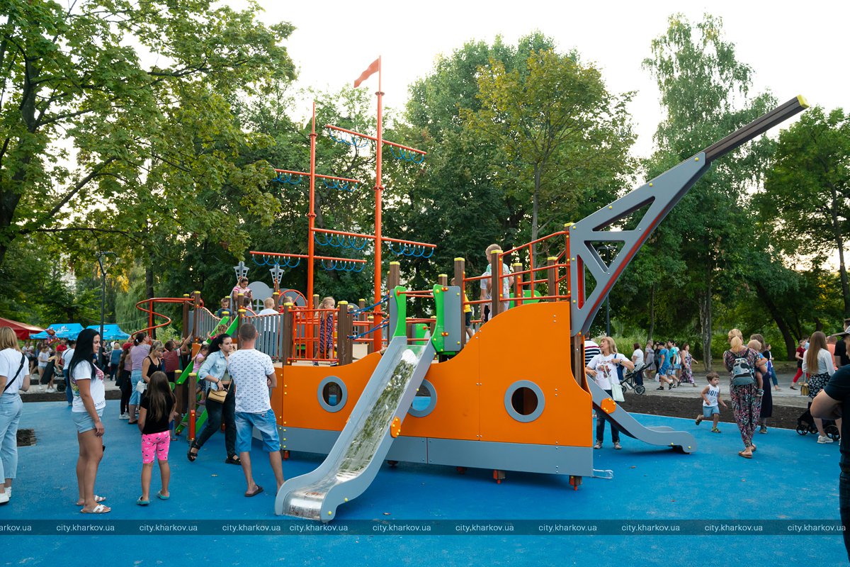 Замок, скалодром, детские площадки: парк "Юность" в Харькове открыли после реконструкции фото 14 13