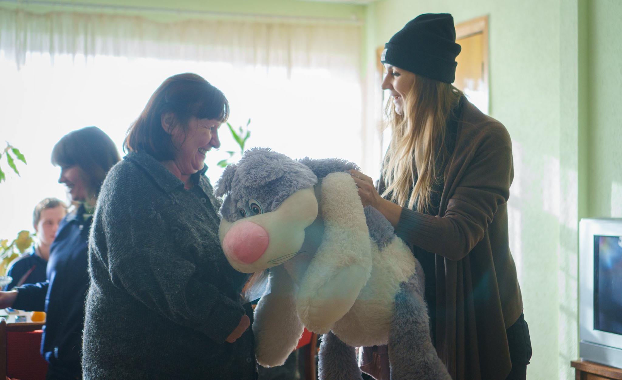 Делай добро: харьковчане собирают новогодние подарки для дома престарелых фото 4 3