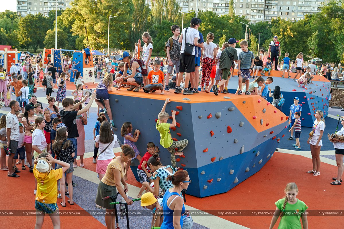 Самый большой в Украине: на Салтовке открыли урбан-парк фото 19 18