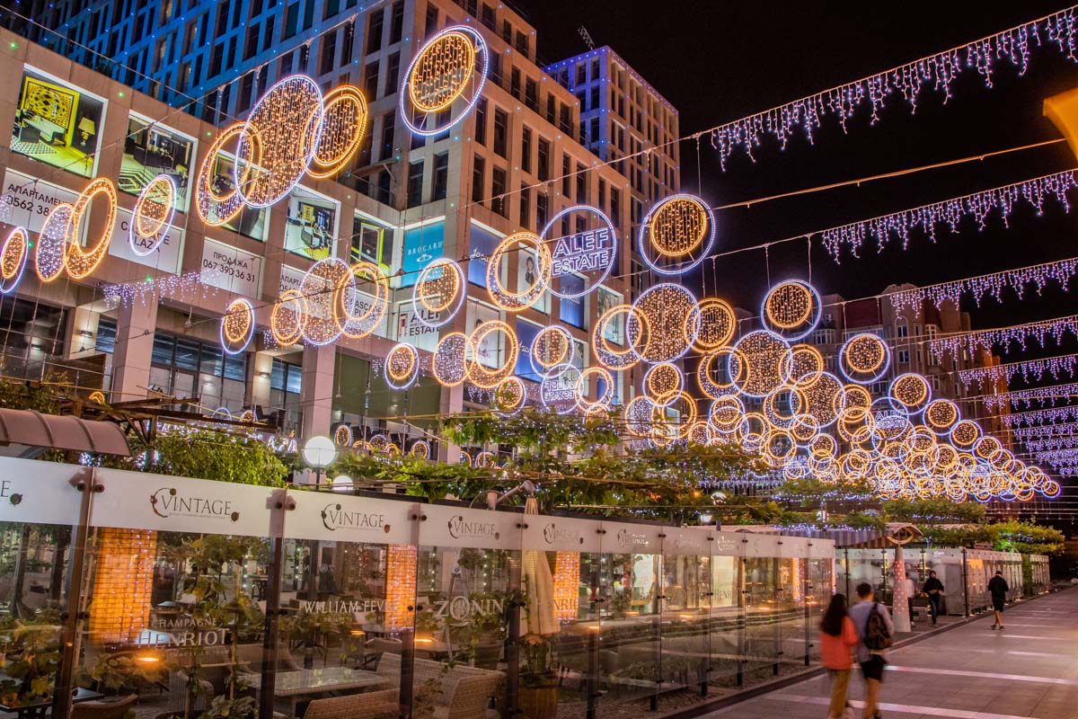 Достопримечательности Днепра: Екатеринославский бульвар. Фото: mk-illumination.com