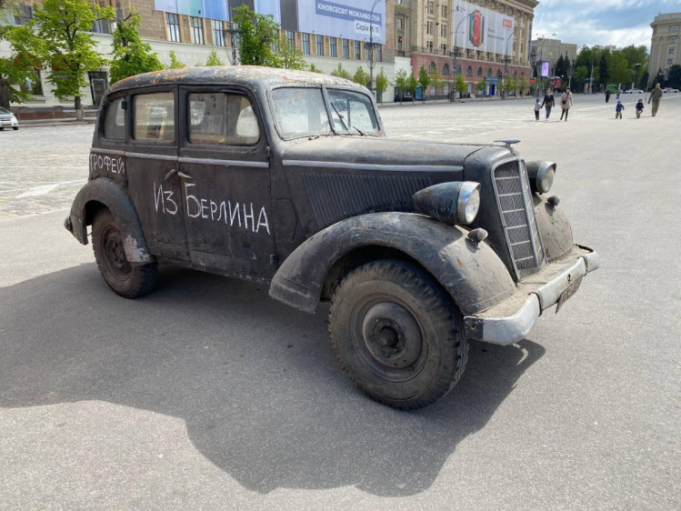 Трофейные ретро-машины,  военная техника и полевая каша: на площади Свободы отмечают День Победы фото 3 2
