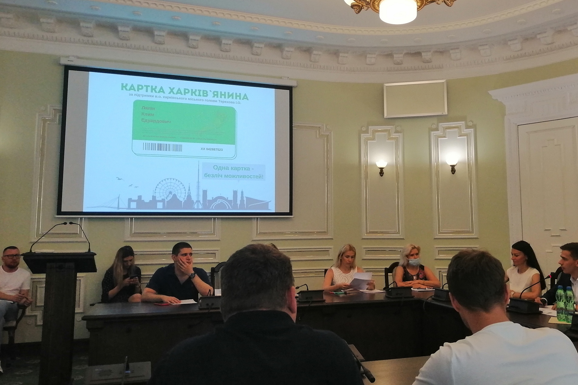 Частные клиники, супермаркеты, кондитерская фабрика: стали известны первые компании-партнеры "карточки харьковчанина" фото 1