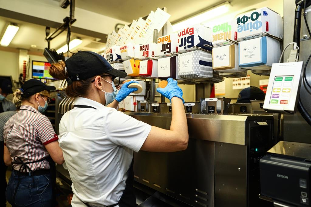 На власні очі: що відбувається на кухні МакДональдз у Харкові