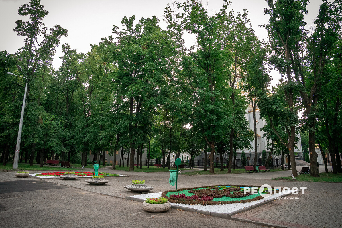 В Харькове появились клумбы в честь терробороны и КОРДа.