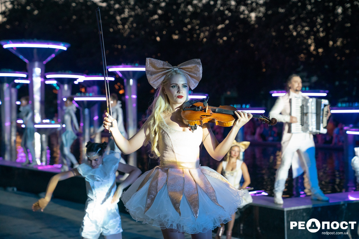 Смотри видео: в Харькове после реконструкции открыли Олимпийский фонтан фото 18 17