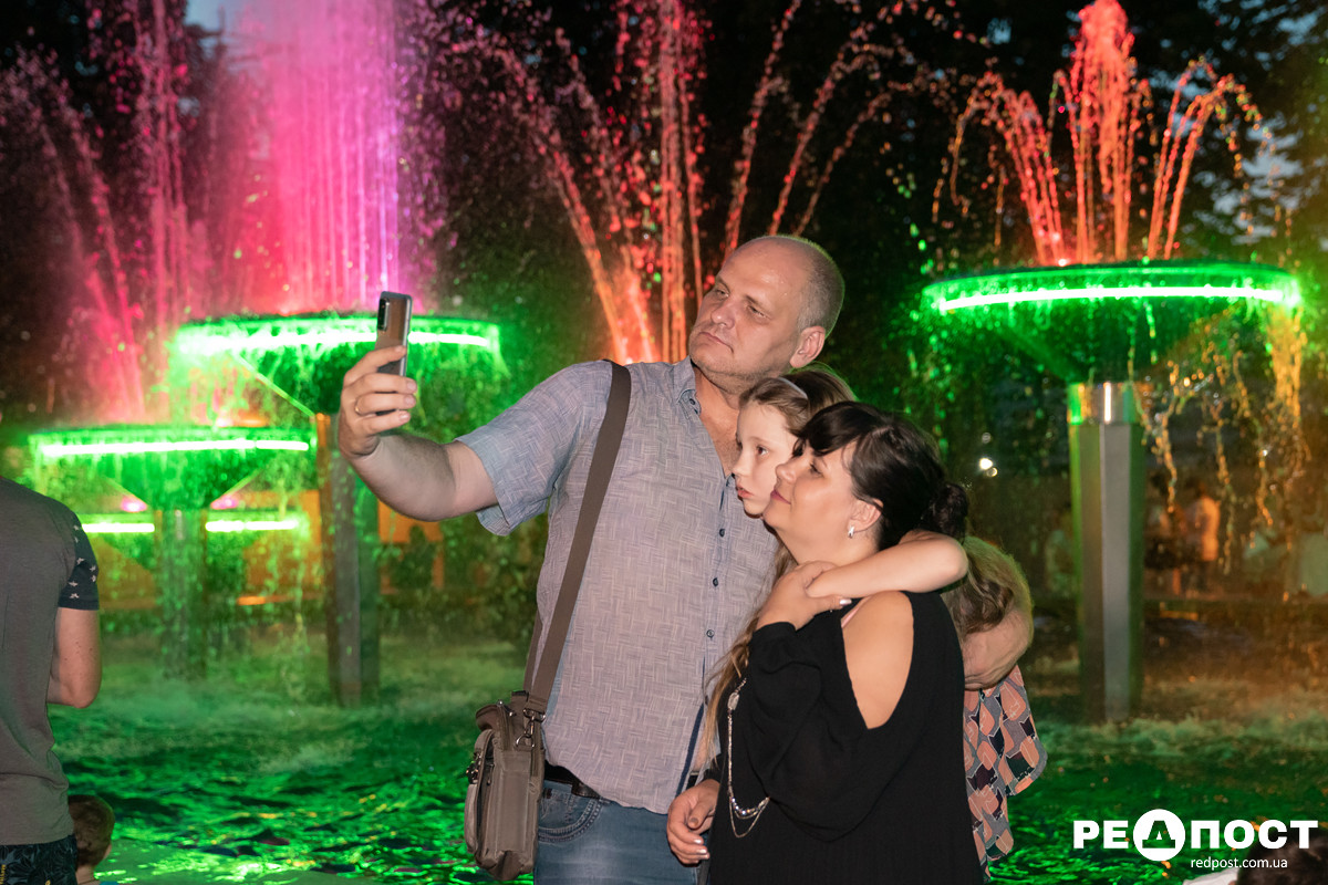 Смотри видео: в Харькове после реконструкции открыли Олимпийский фонтан фото 15 14