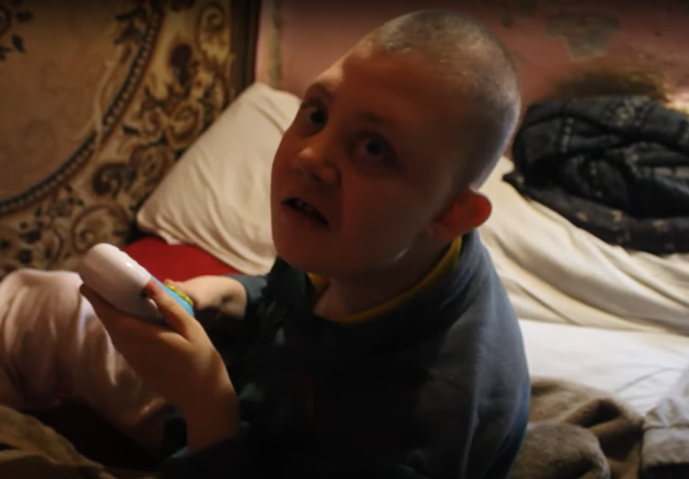 Харьковские волонтеры купили дом для семьи с тремя детьми.