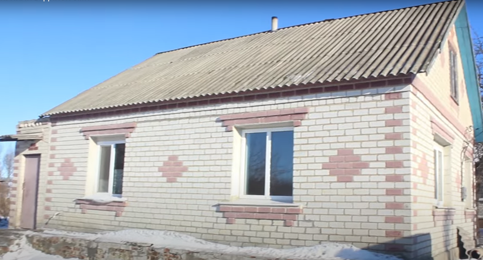 Харьковские волонтеры купили дом для семьи с тремя детьми.