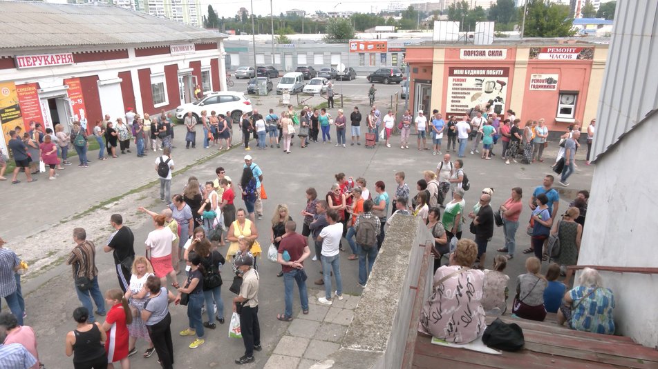 Харьковчане простояли в очереди за 