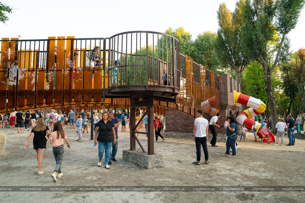 Замок, скалодром, детские площадки: парк "Юность" в Харькове открыли после реконструкции фото 11 10