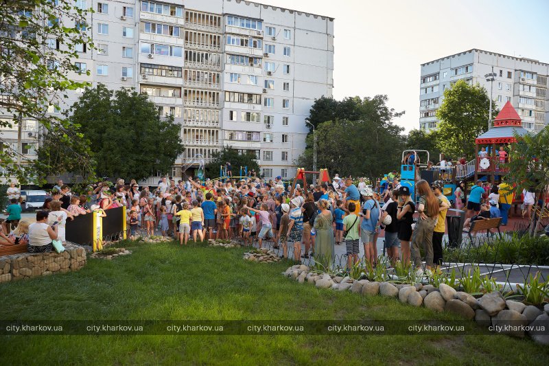 Детские площадки, стритбол, волейбол: на Салтовке открыли новую локацию для отдыха фото 4 3