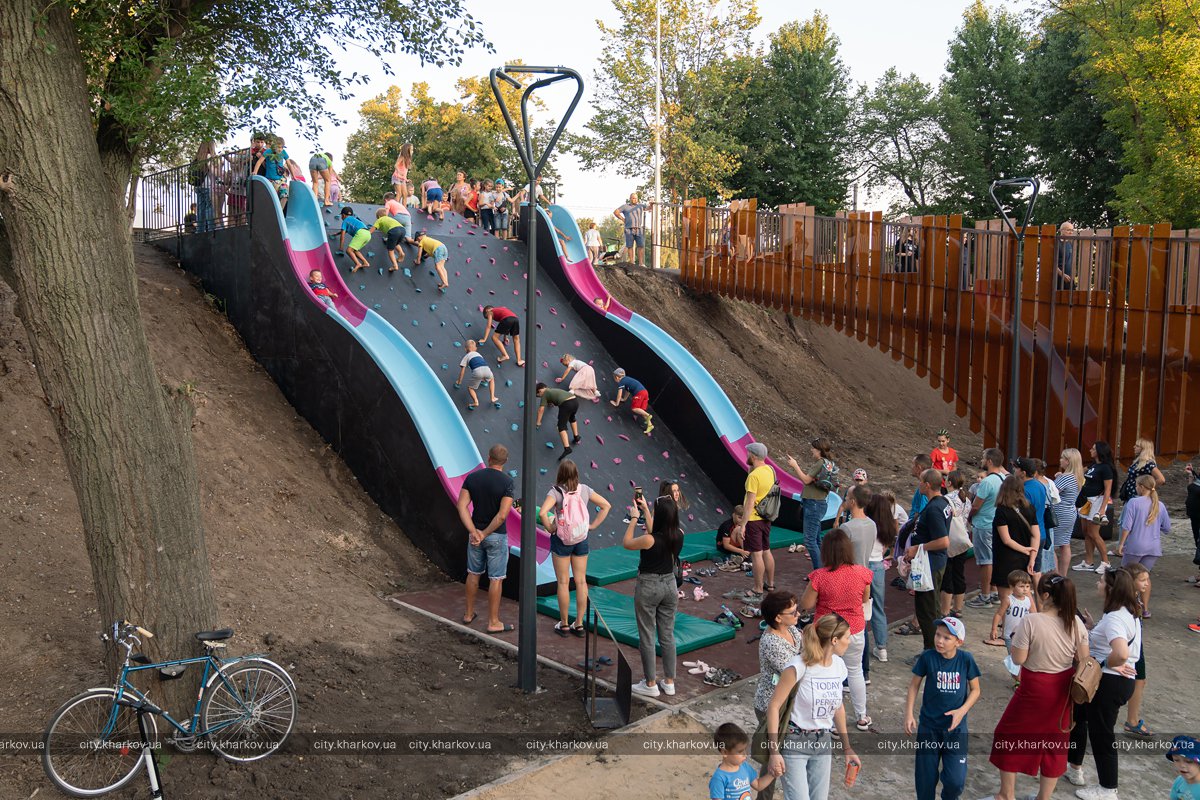 Замок, скалодром, детские площадки: парк "Юность" в Харькове открыли после реконструкции фото 8 7