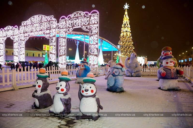 В Харькове зажгли новогоднюю елку 2022.