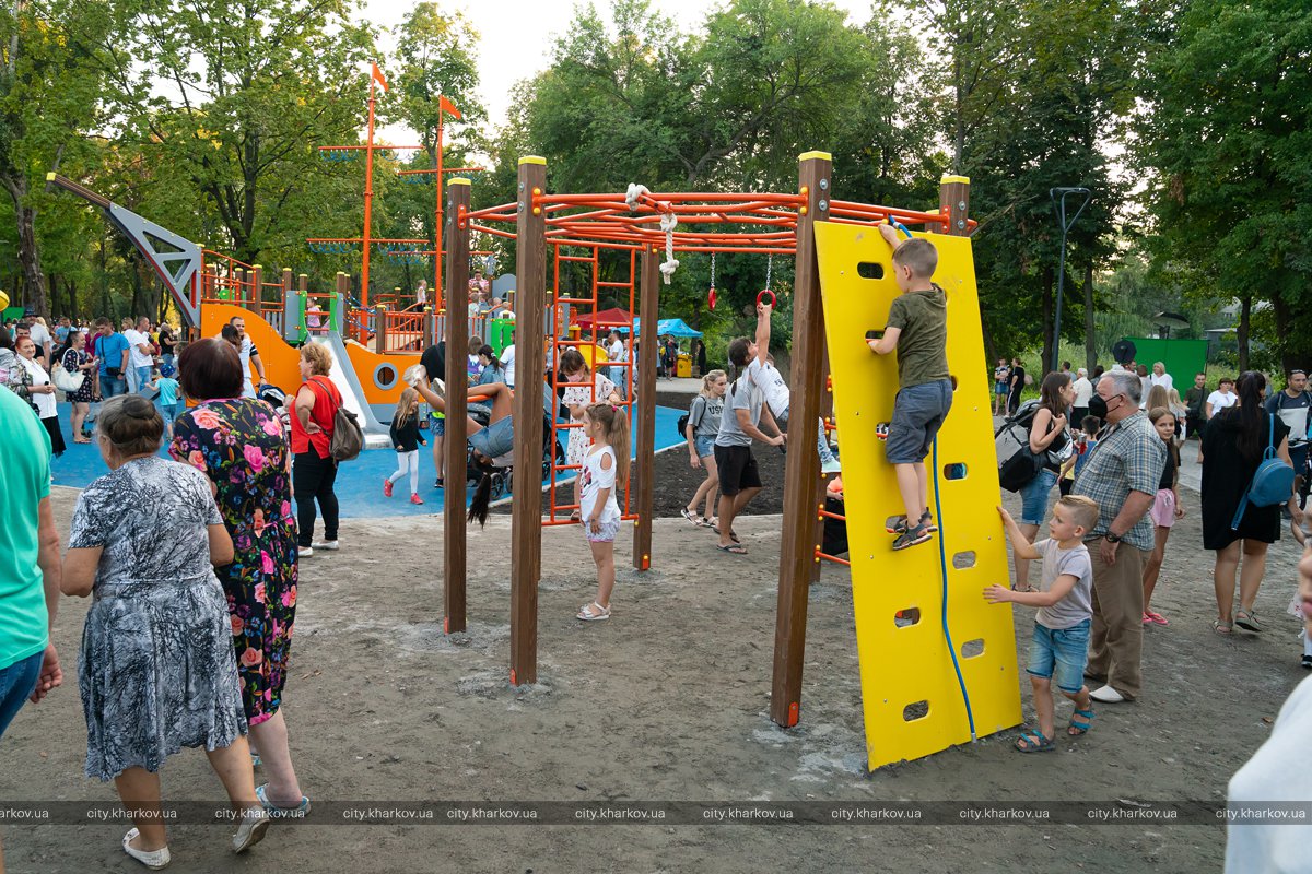 Замок, скалодром, детские площадки: парк "Юность" в Харькове открыли после реконструкции фото 5 4