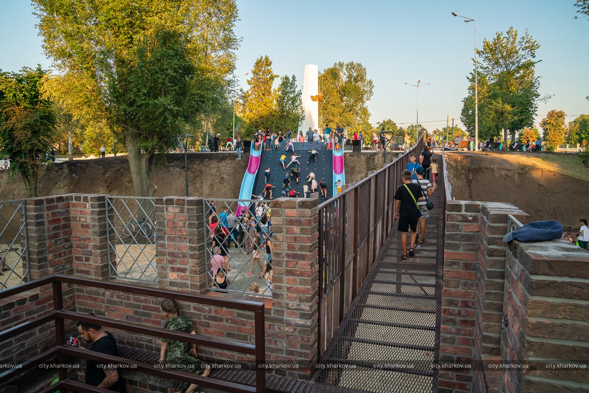 Замок, скалодром, детские площадки: парк "Юность" в Харькове открыли после реконструкции фото 6 5