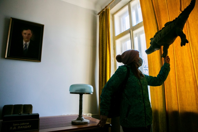 В кабинетах главного корпуса работали Лифшиц, Ахиезер, Ландау и другие известные физики