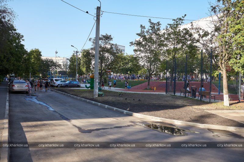 Детские площадки, стритбол, волейбол: на Салтовке открыли новую локацию для отдыха фото 3 2