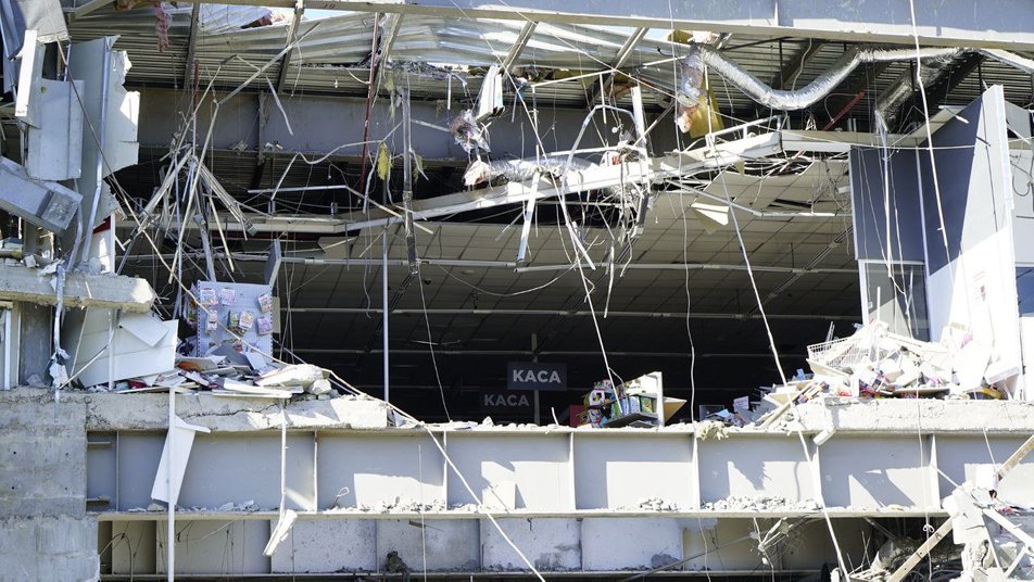 Російська ракета зруйнувала супермаркет "Восторг" у Харкові.