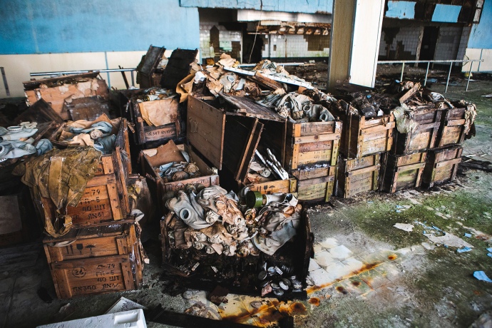 "Здесь лучше ничего руками не трогать", — предупреждает экскурсовод