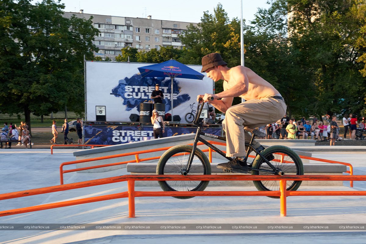 Самый большой в Украине: на Салтовке открыли урбан-парк фото 1