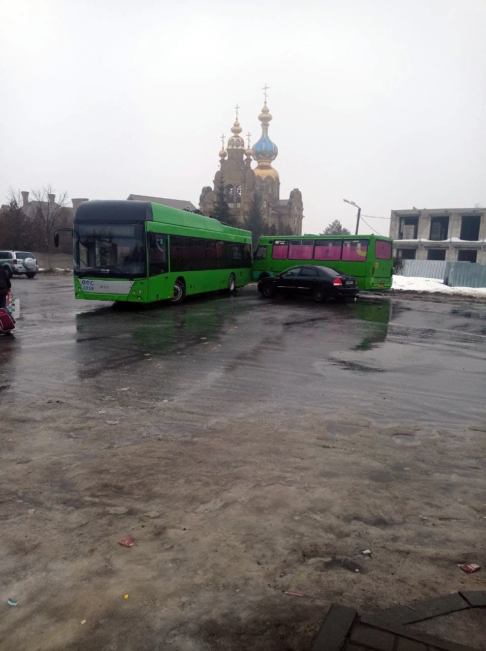 На проспекте Жуковского столкнулись две маршрутки.