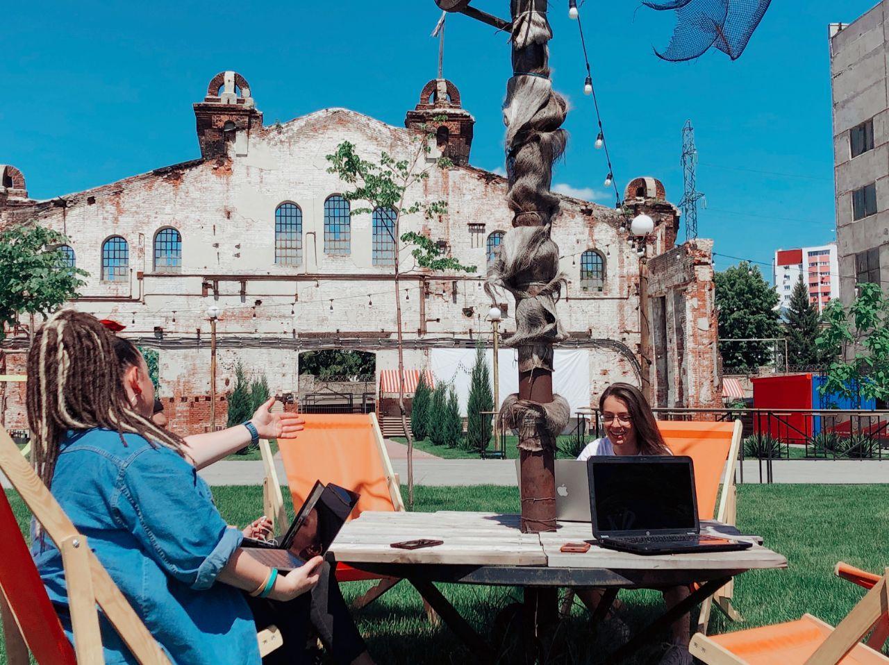 Под открытым небом: на арт-заводе &laquo;Механика&raquo; откроется летний коворкинг фото 9 8