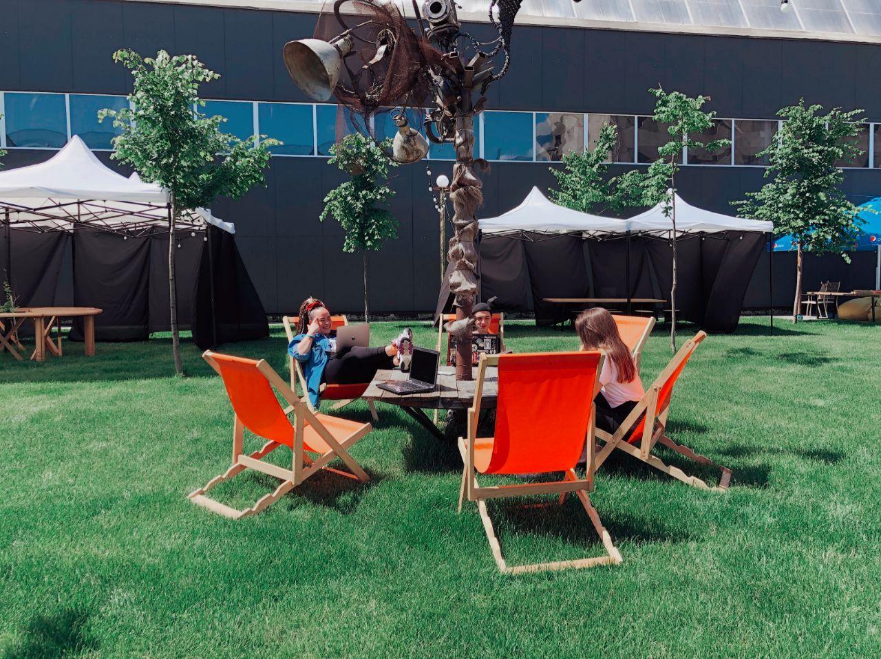 Под открытым небом: на арт-заводе &laquo;Механика&raquo; откроется летний коворкинг фото 3 2