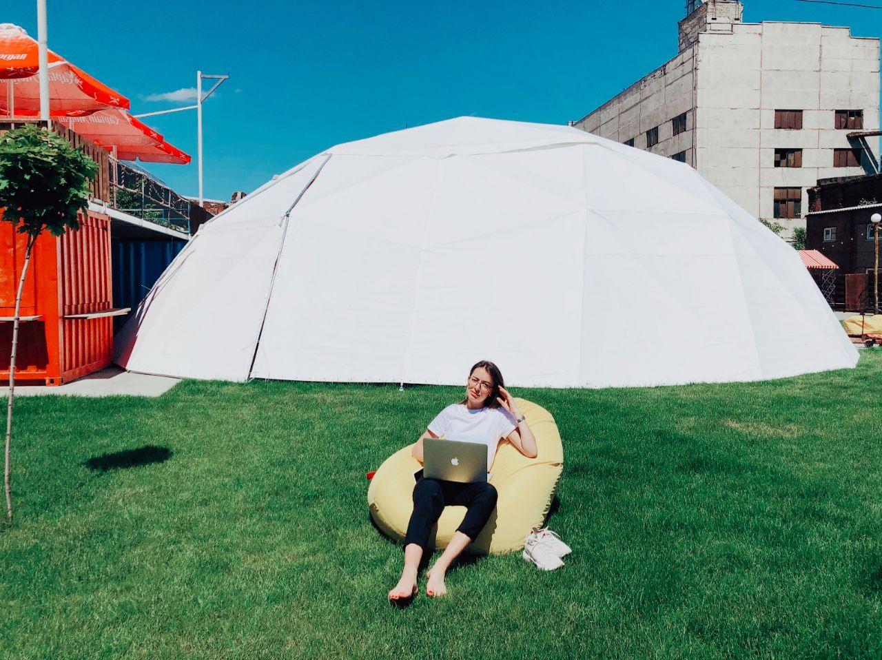 Под открытым небом: на арт-заводе &laquo;Механика&raquo; откроется летний коворкинг фото 6 5