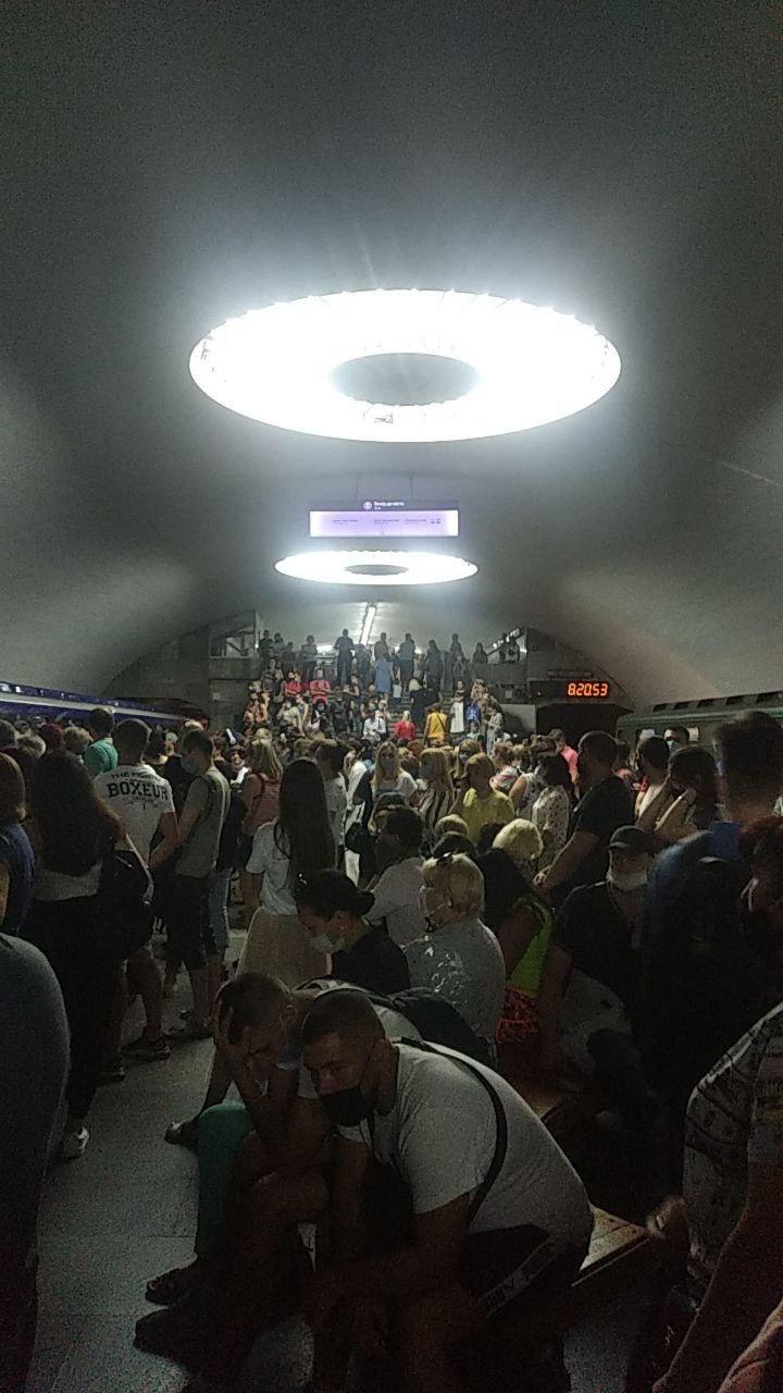 В Харькове временно остановилось метро. Фото: Типичное ХТЗ