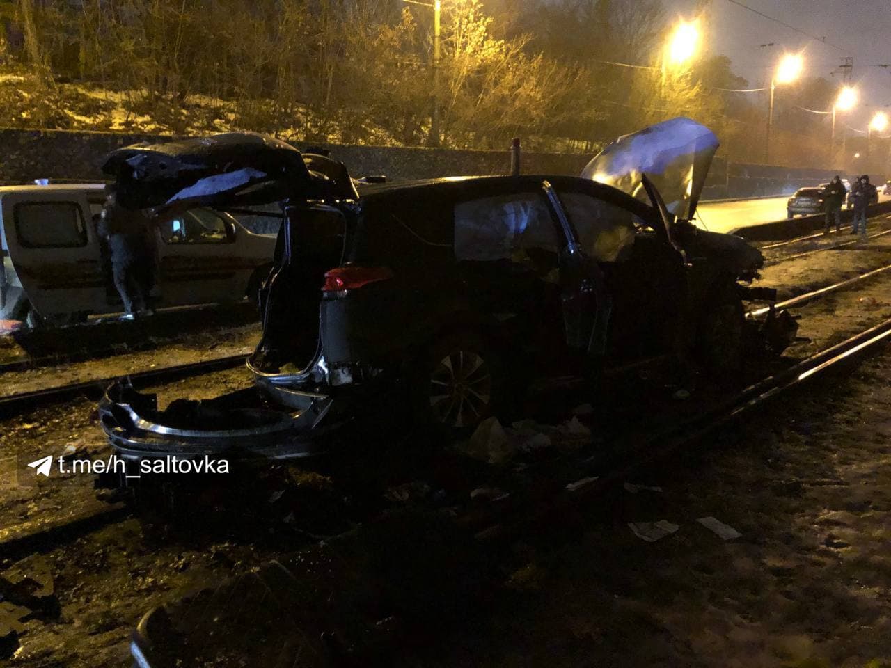 Оставил на рельсах горящий автомобиль: в Харькове пьяный водитель сбежал с места ДТП фото 2 1