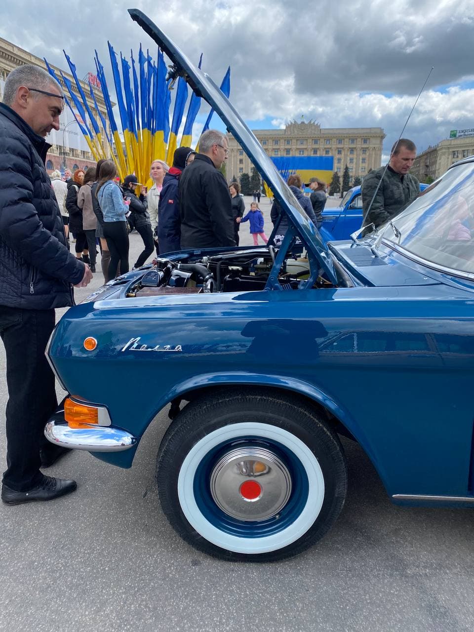 Трофейные ретро-машины,  военная техника и полевая каша: на площади Свободы отмечают День Победы фото 14 13