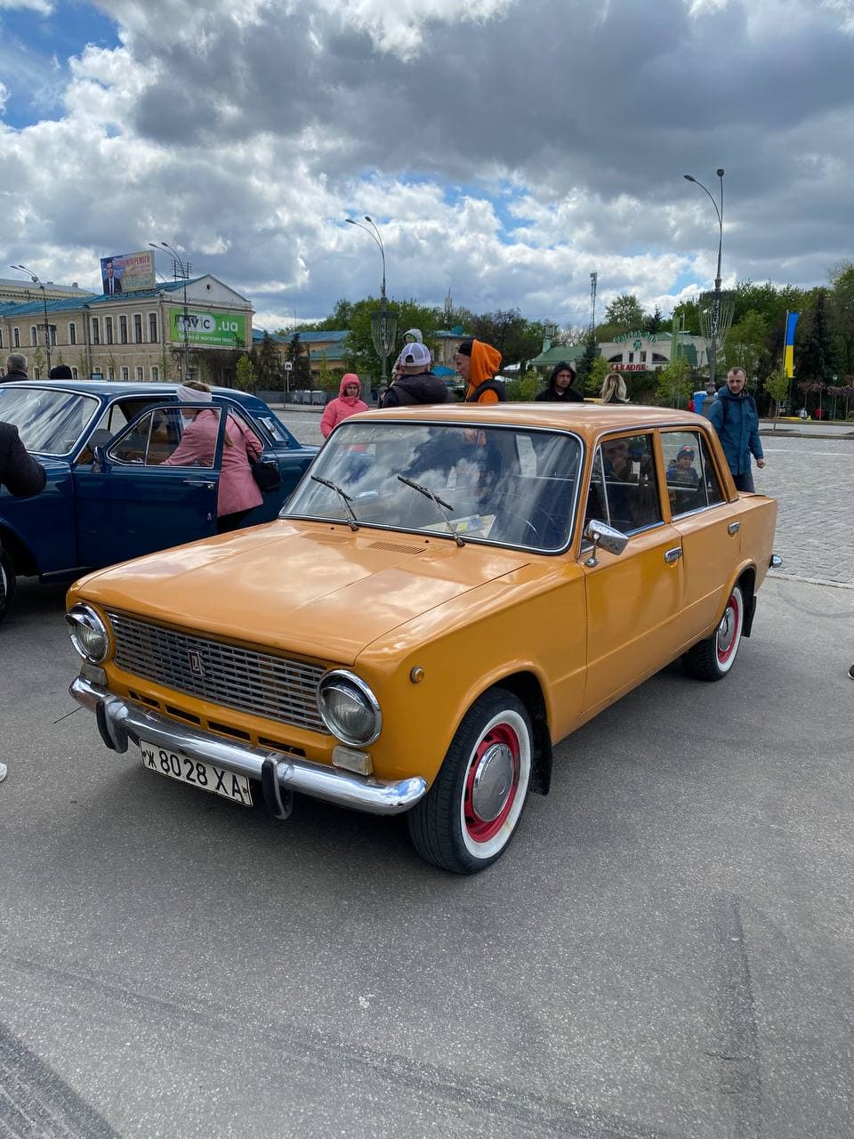 Трофейные ретро-машины,  военная техника и полевая каша: на площади Свободы отмечают День Победы фото 13 12