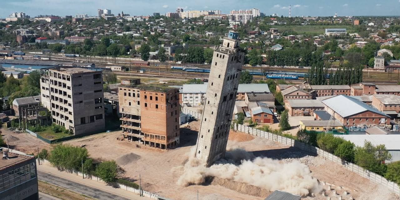 В мае 2021 года в Харькове снесли башню элеватора возле ЮЖД. Фото: maximum.fm