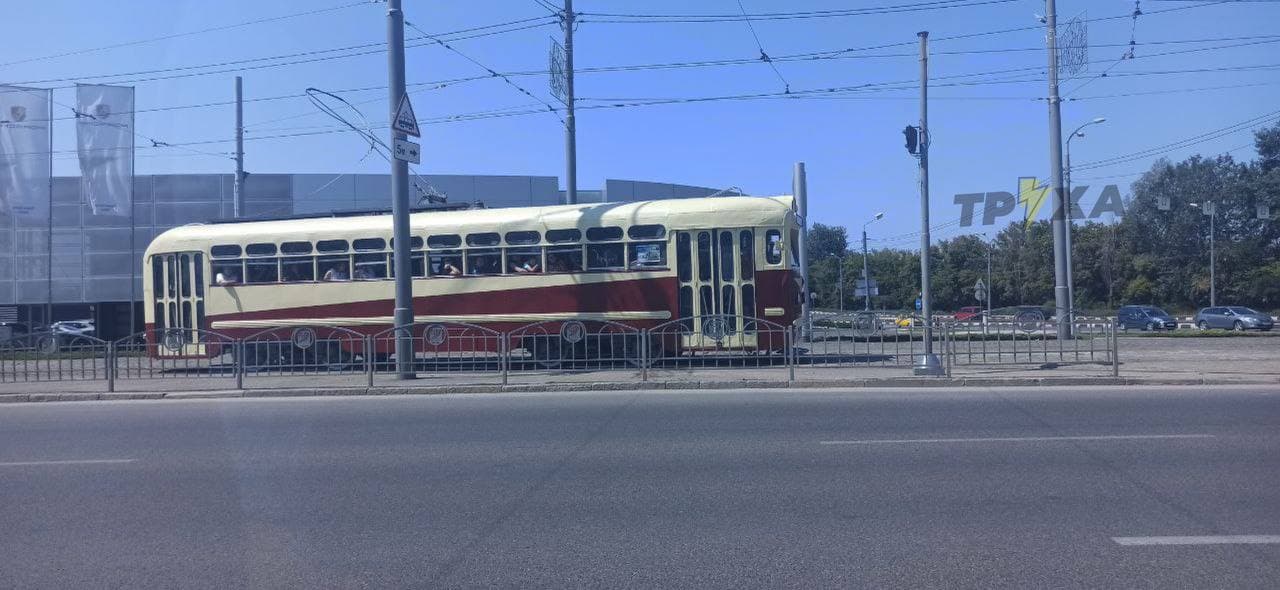 Смотри фото: в Харькове проходит парад трамваев фото 9 8