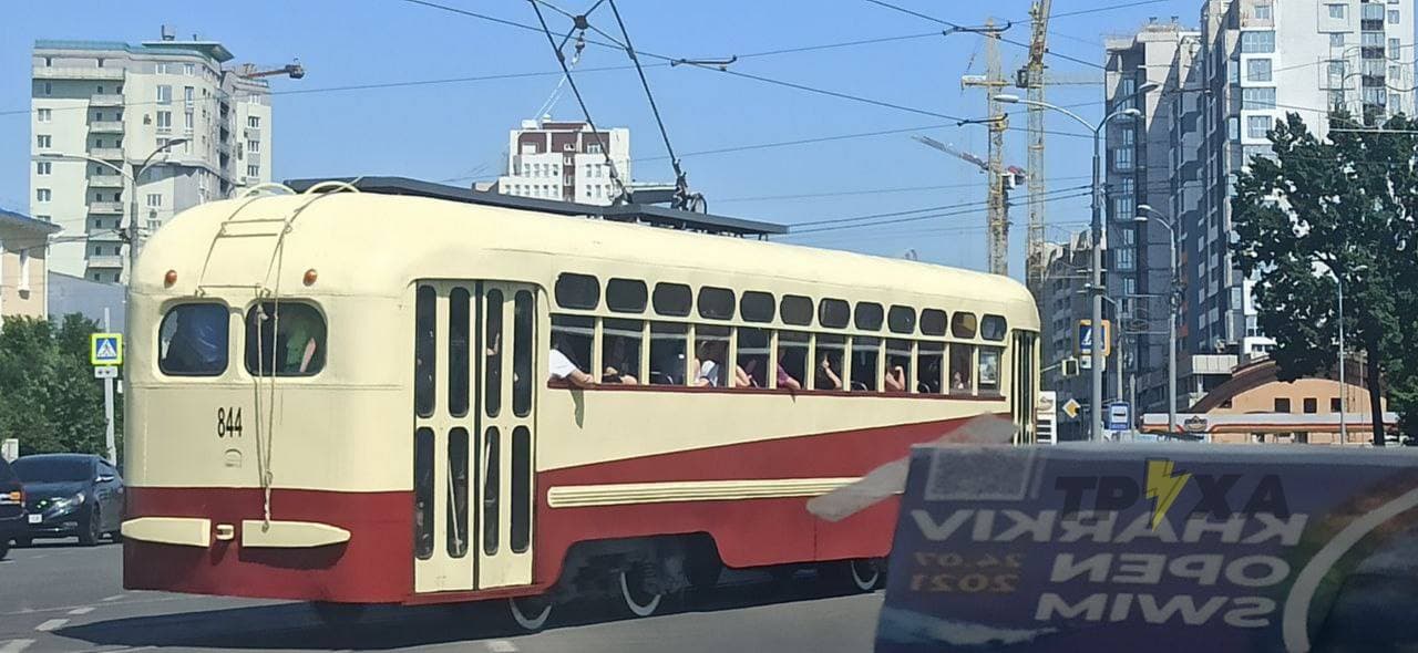 Смотри фото: в Харькове проходит парад трамваев фото 8 7